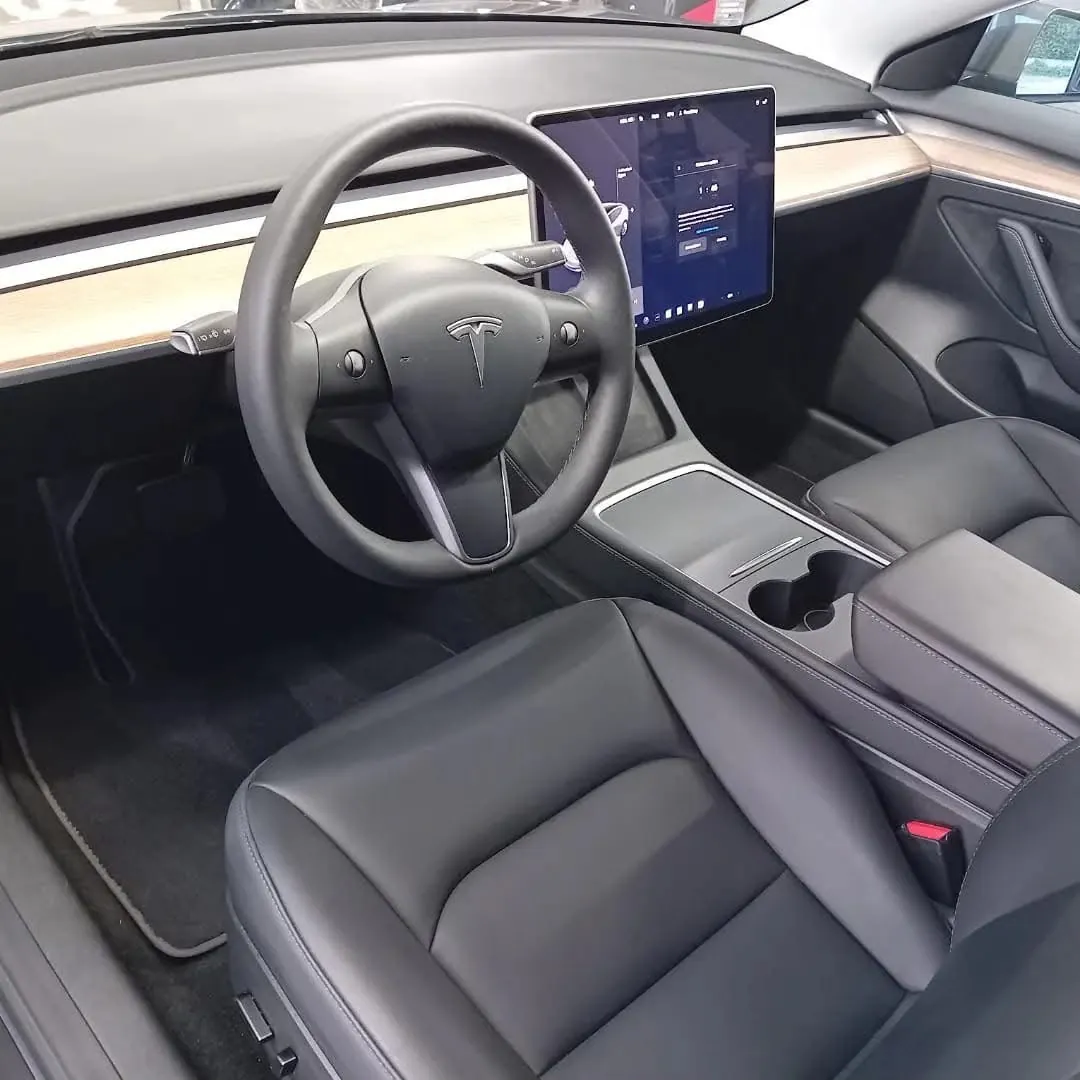 Tesla interieur na reiniging